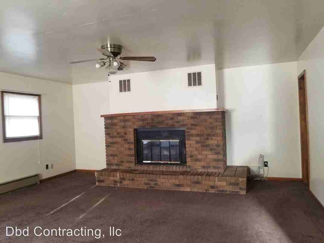 608 Warwick Ave - Photo 3 of 6