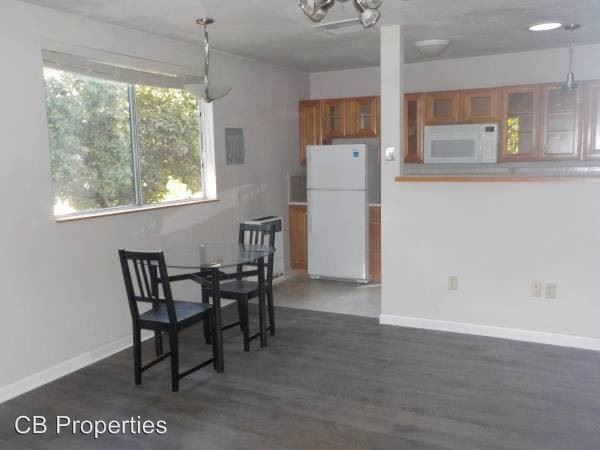 570 Oakwood Ln - Photo 2 of 5