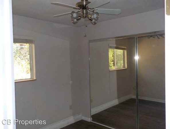 570 Oakwood Ln - Photo 3 of 5