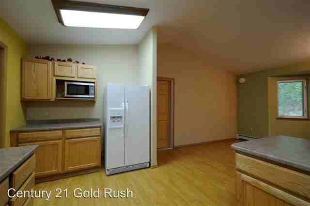 740 Lakloey Dr - Photo 3 of 24