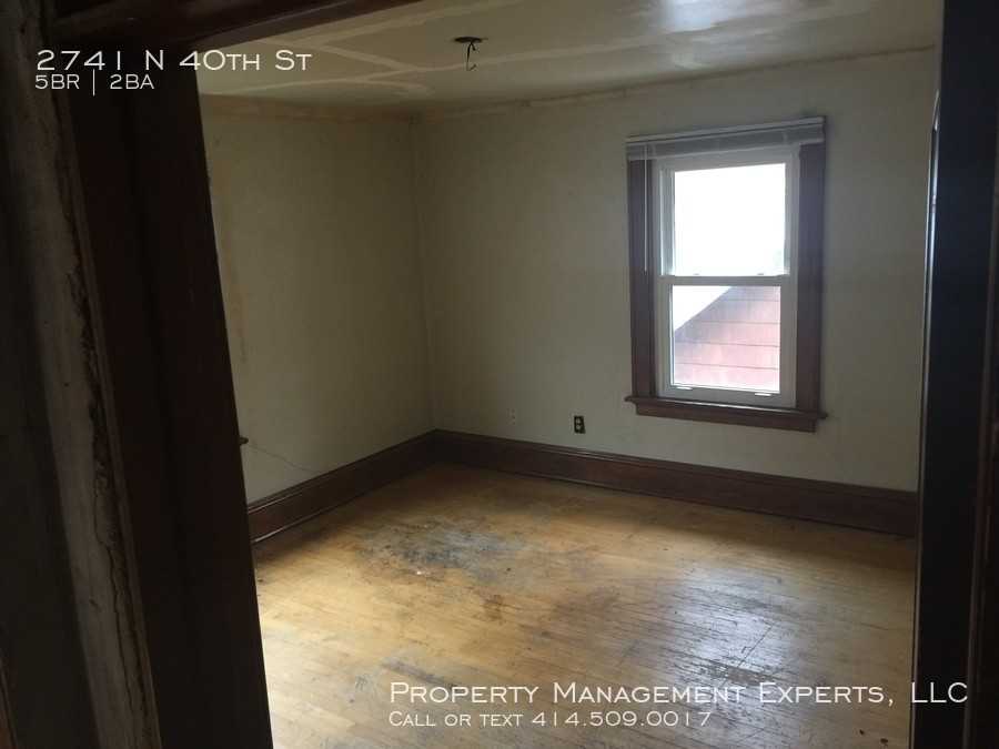2741 N 40th St - Photo 3 of 15