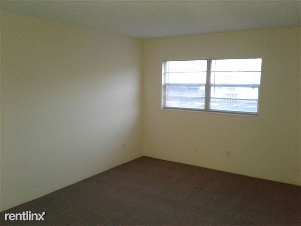 462 Brentwood Dr - Photo 3 of 15