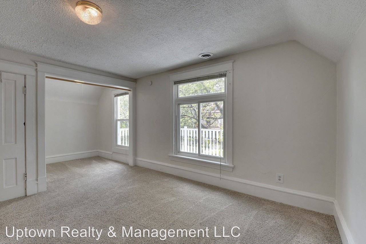 1117 Washington St. NE - Upper - Photo 3 of 10