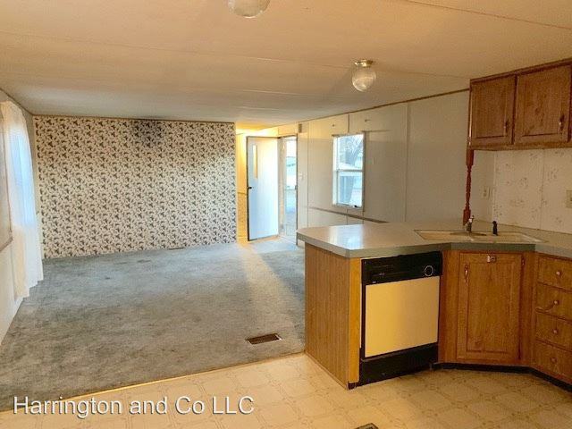223 E 10th - Photo 3 of 9