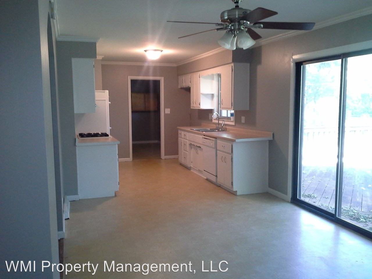 8835 Rosewood Ln - Photo 3 of 11