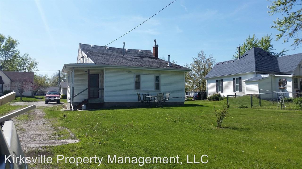 1207 S Baird St - Photo 2 of 10
