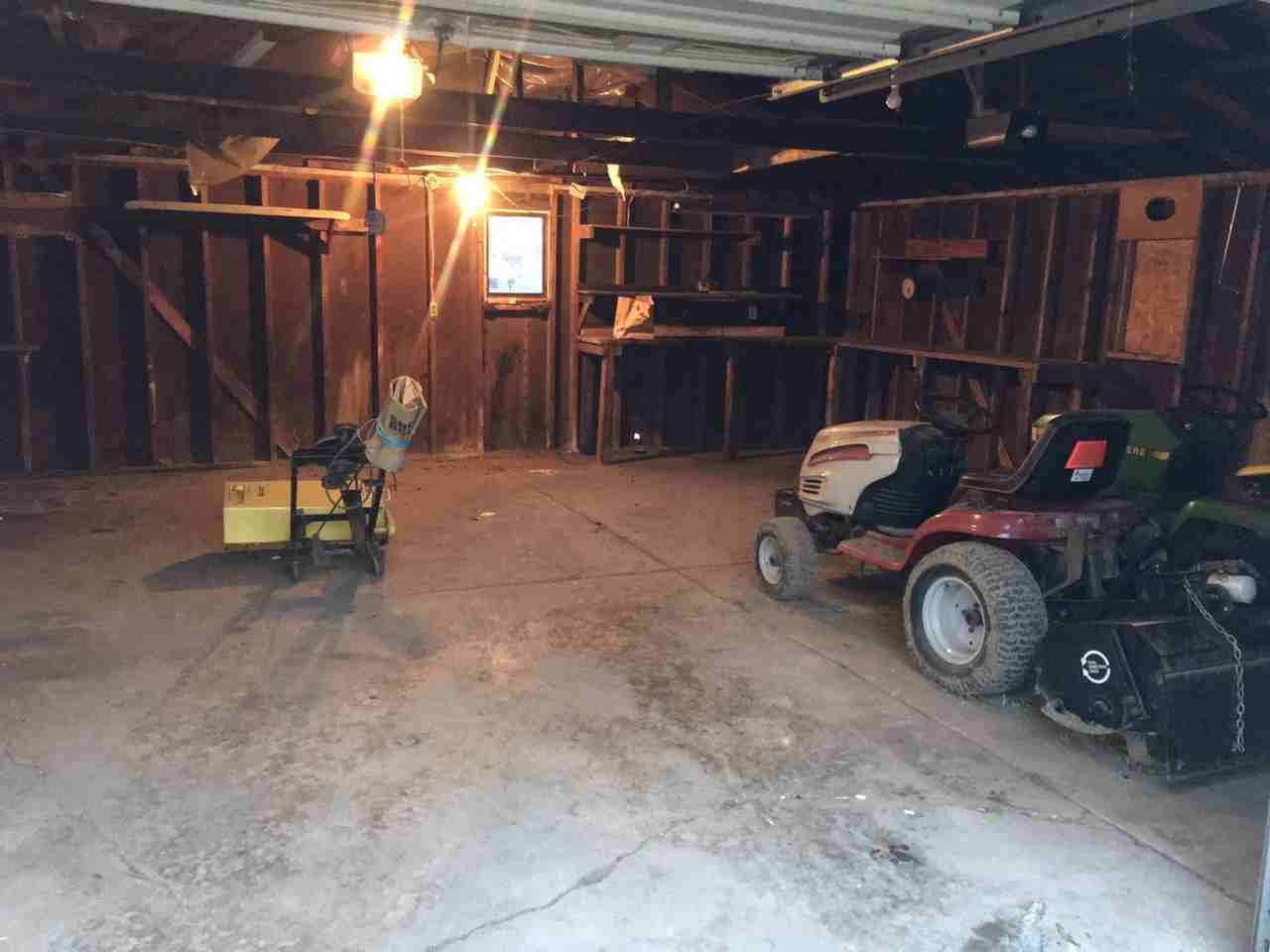 150 S Rosewood - Photo 3 of 15