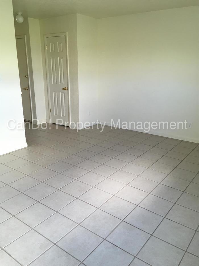 255 Carol Dr - Photo 2 of 9