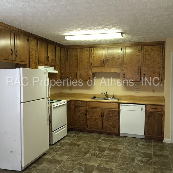 251 Highland Park Dr - Photo 3 of 6