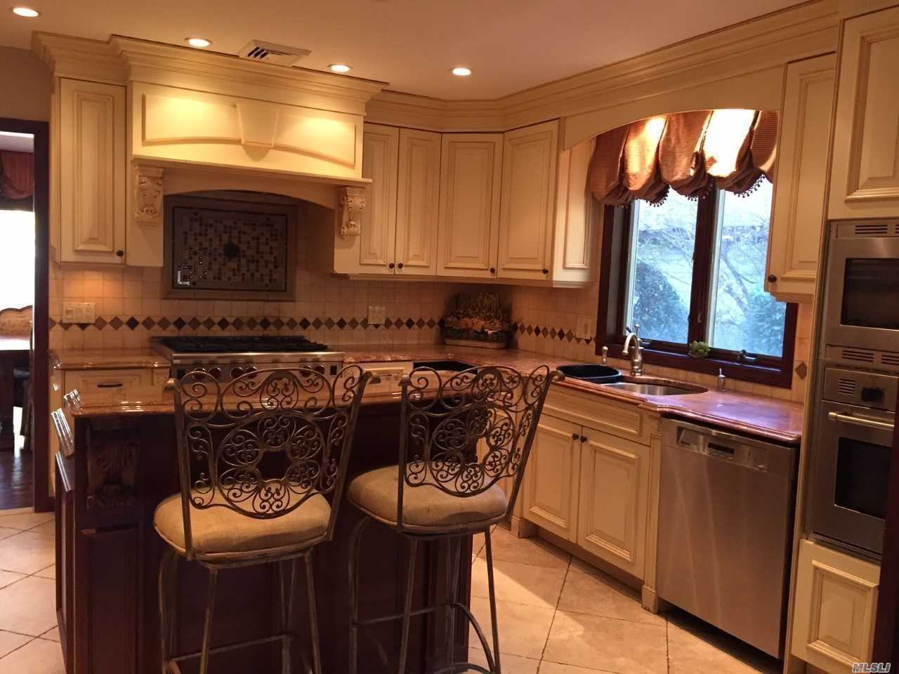 74 Custer Ave - Photo 3 of 17