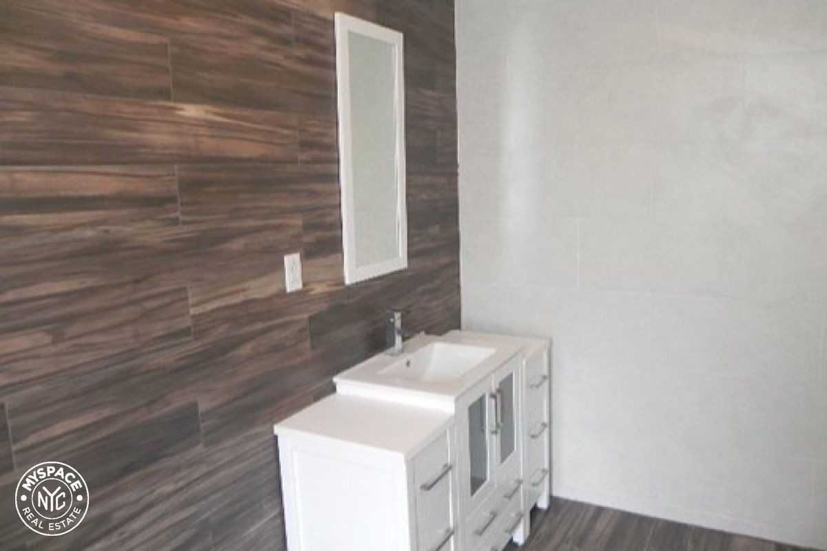 425 Herzl Street - Photo 3 of 5