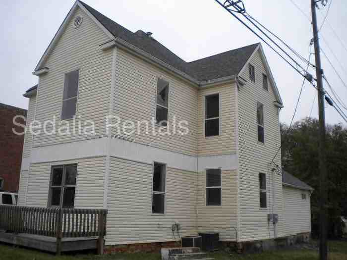 511 S Engineer Ave - Photo 2 of 18