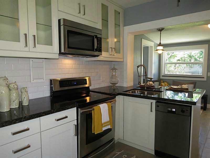 1537 Northwest 2nd Avenue - Photo 3 of 9