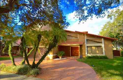 16880 NW 79th Ct - Photo 2 of 8