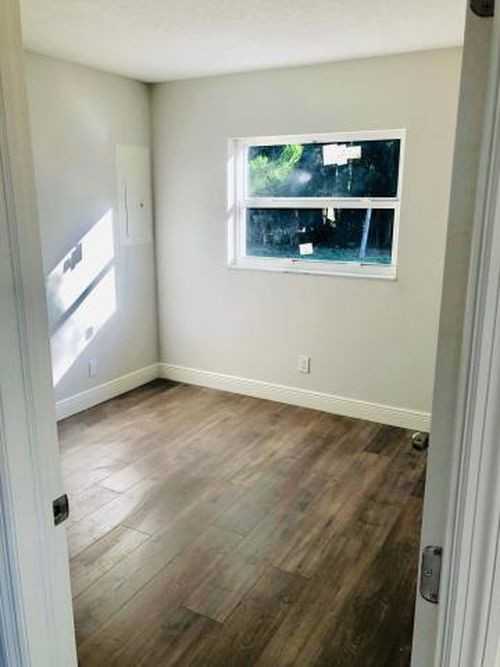 1330 13th St - Photo 2 of 4