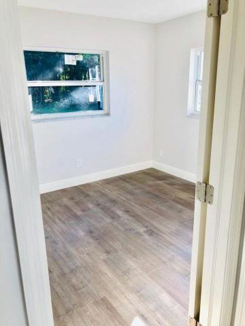 1330 13th St - Photo 3 of 4