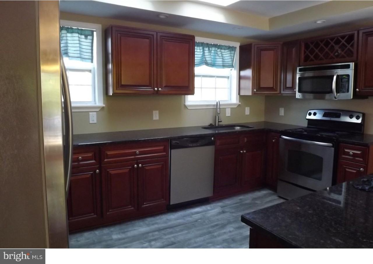 2560 Betzwood Dr - Photo 2 of 15