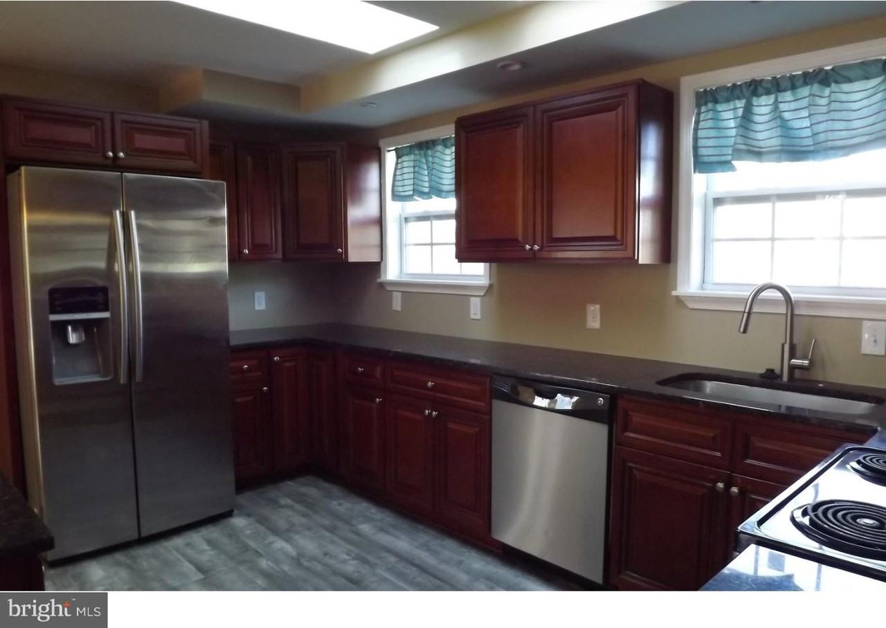 2560 Betzwood Dr - Photo 3 of 15