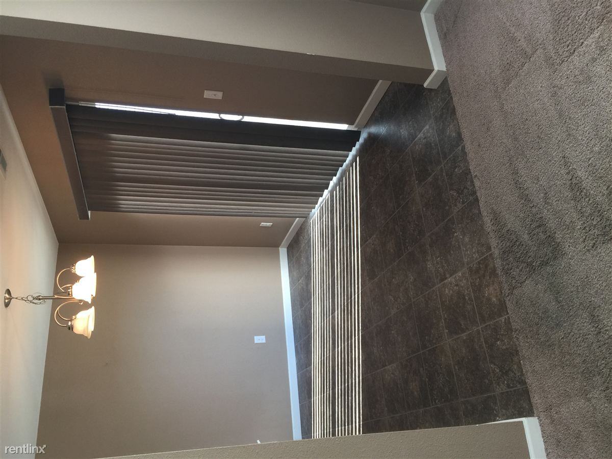 901 Bremner Ave - Photo 3 of 8