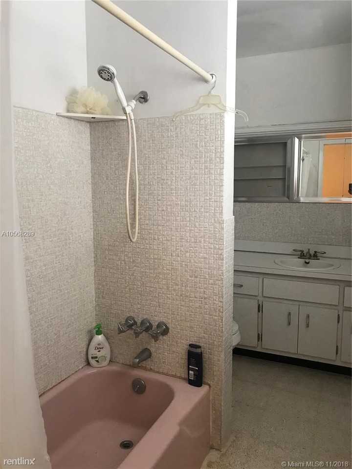 717 NE 1st St - Photo 2 of 5