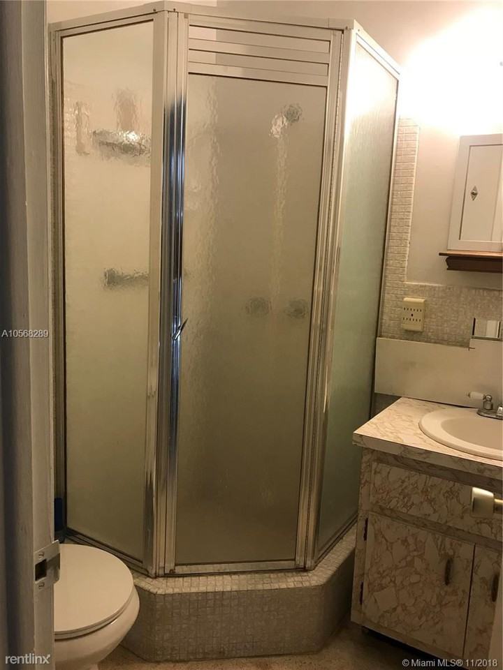 717 NE 1st St - Photo 3 of 5