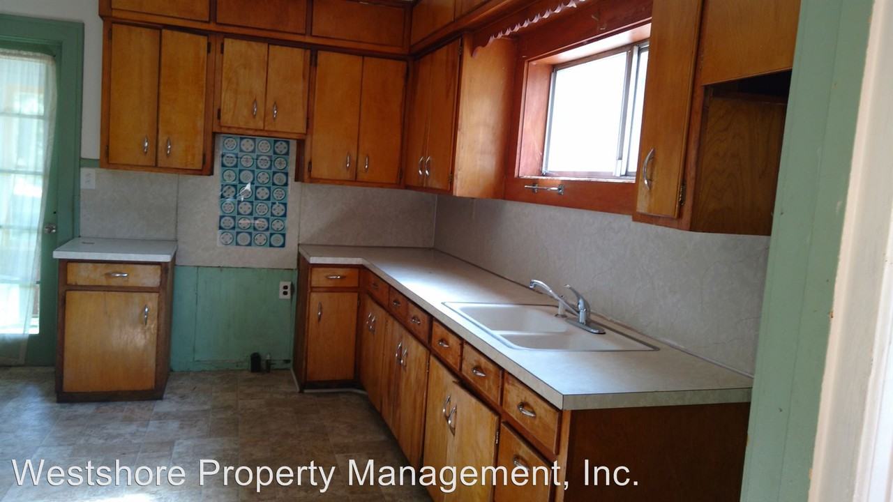 657 Allen Ave - Photo 3 of 11