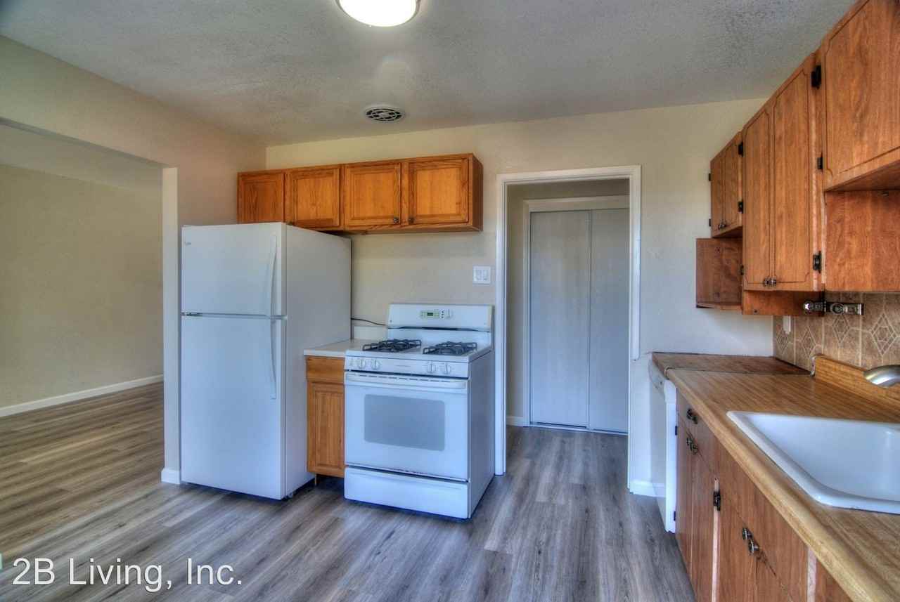 1820 Crestwood Dr - Photo 3 of 21