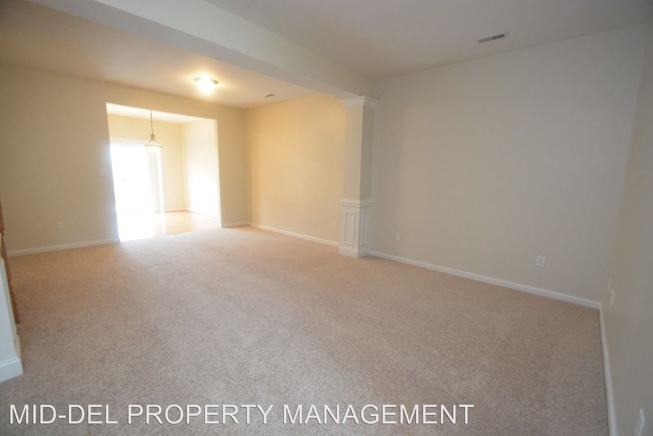 312 Norwalk Way - Photo 3 of 21