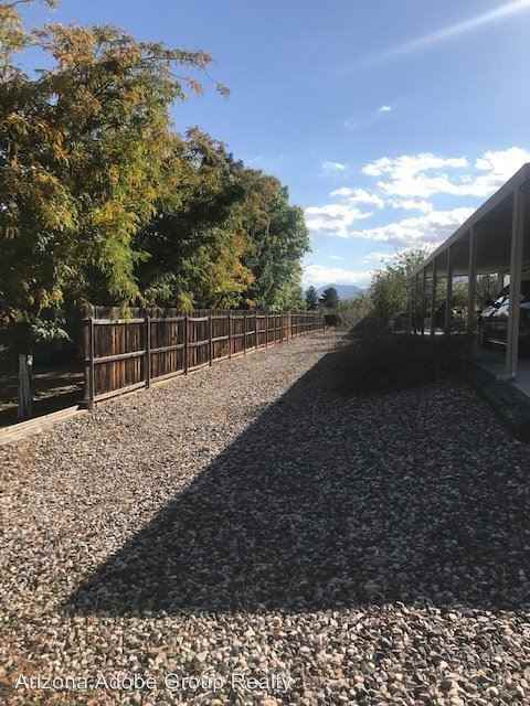 541 Lincoln Dr - Photo 2 of 21