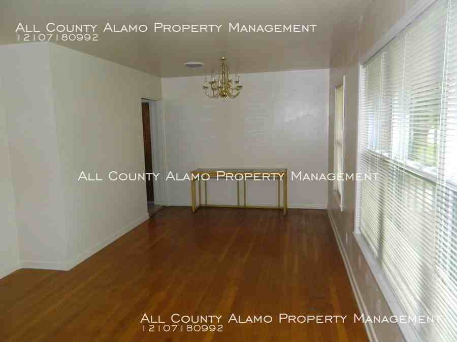 4810 Creekmoor Dr - Photo 2 of 14