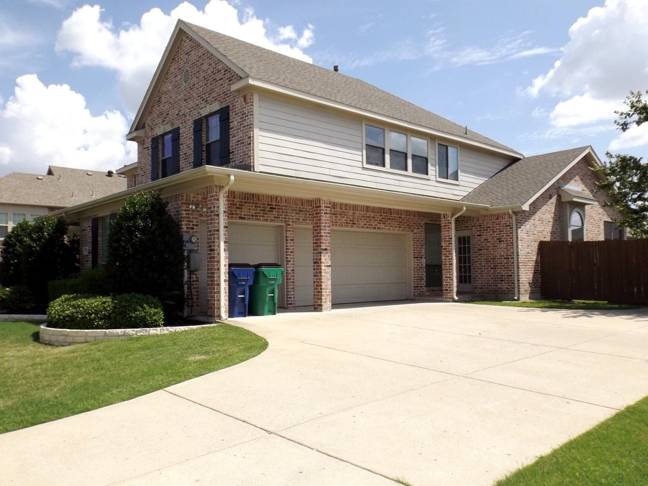 927 Blue Jay Dr - Photo 2 of 18