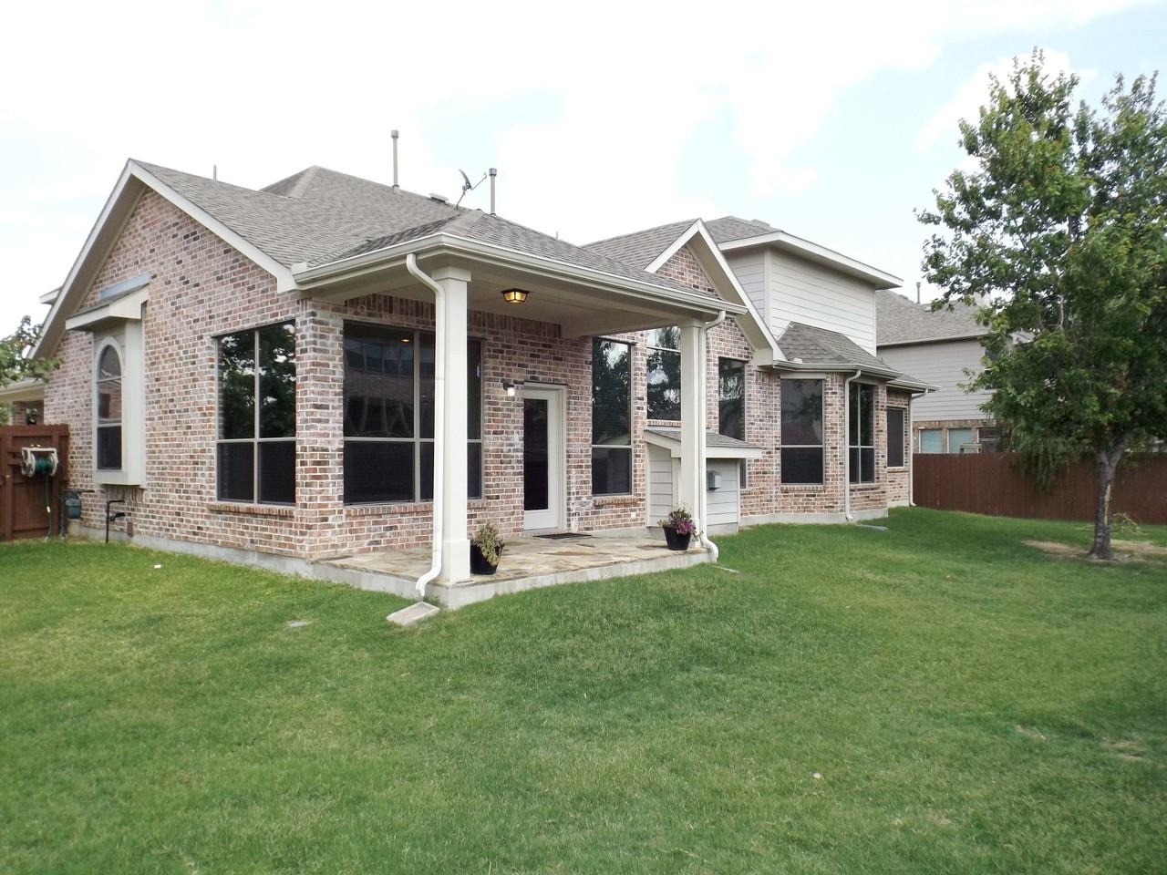 927 Blue Jay Dr - Photo 3 of 18