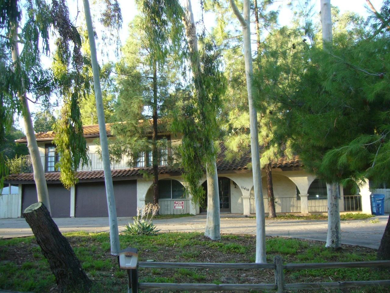 11410 Manzanita Rd - Photo 2 of 13