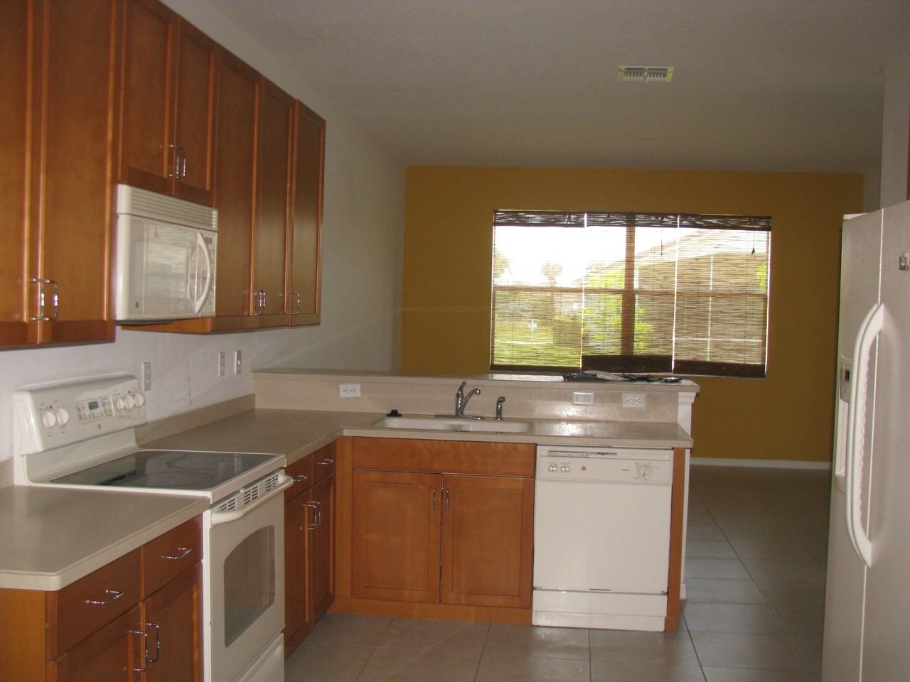 10063 SW Chadwick Dr - Photo 2 of 4