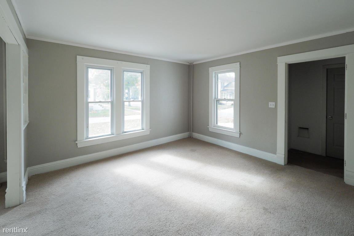 619 Maple St - Photo 2 of 10