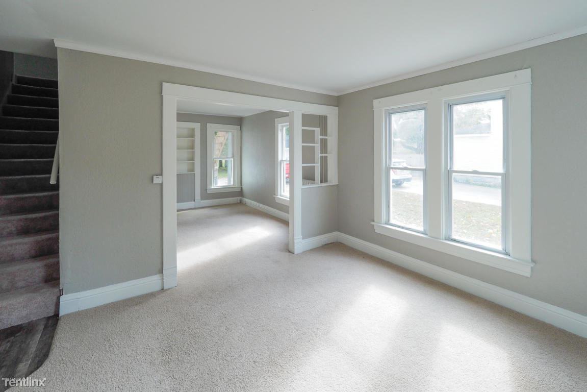 619 Maple St - Photo 3 of 10