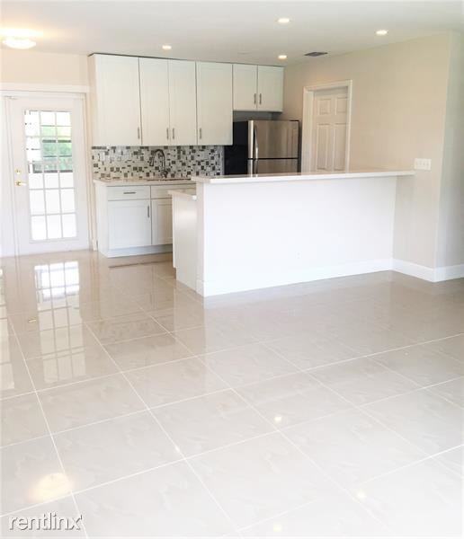 7808 SW 7th St - Photo 2 of 7