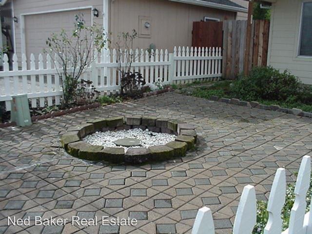 2611 Walker Rd NE - Photo 2 of 22