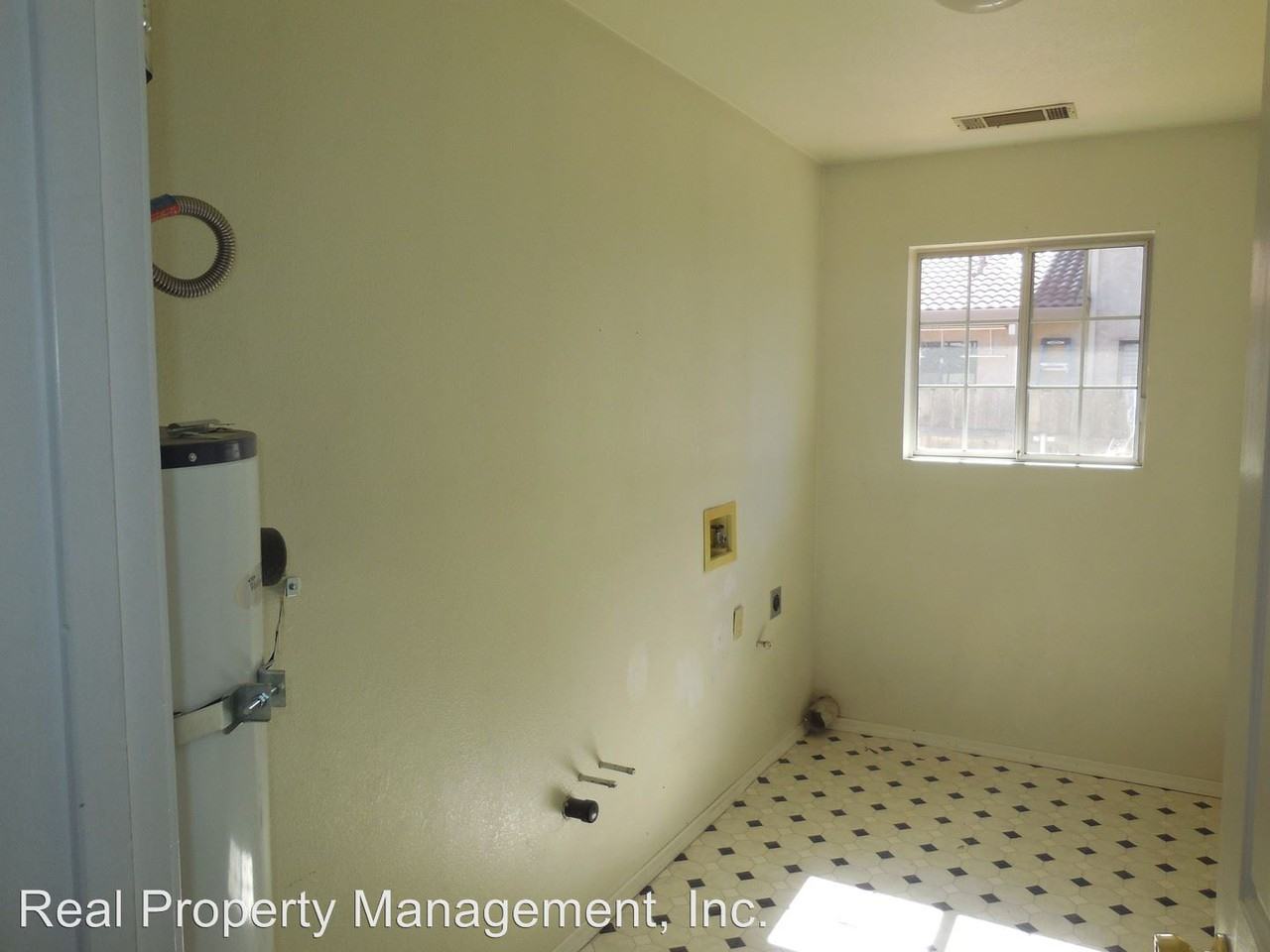 634 Teakwood Dr - Photo 2 of 7