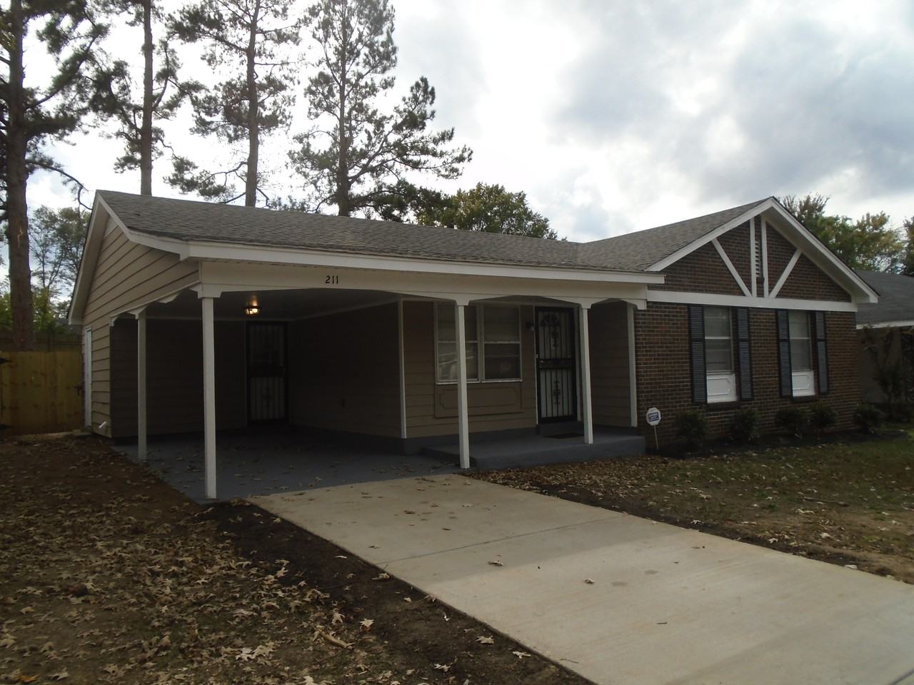 211 Burwood Dr - Photo 2 of 12