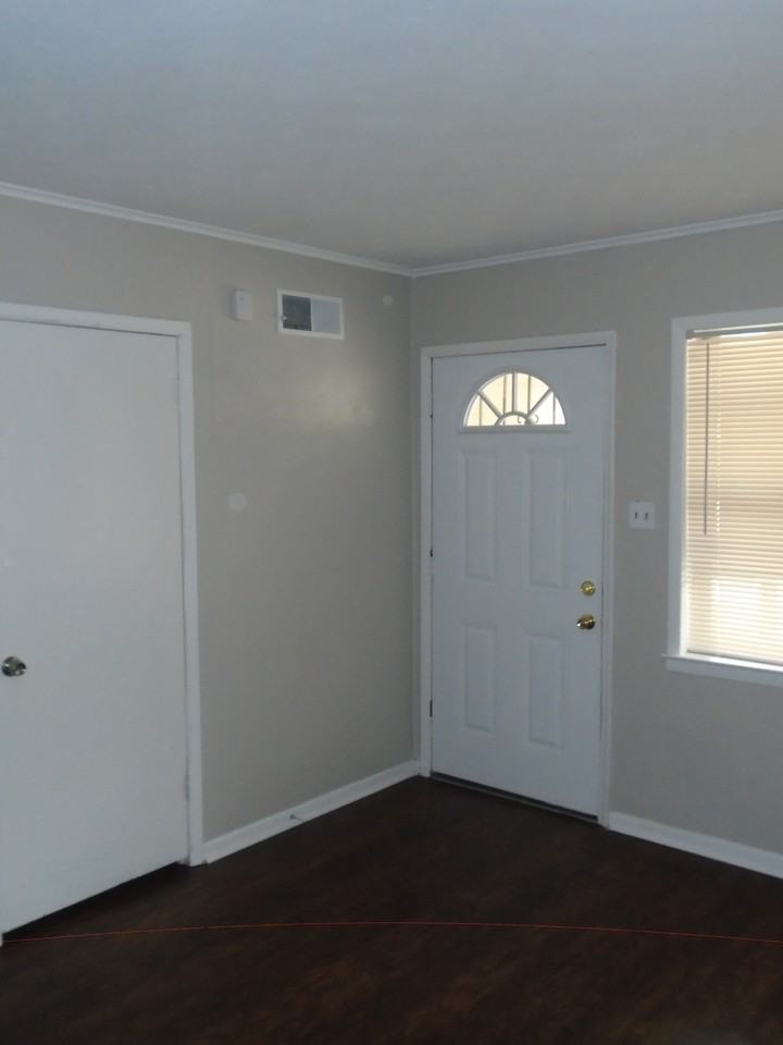 211 Burwood Dr - Photo 3 of 12