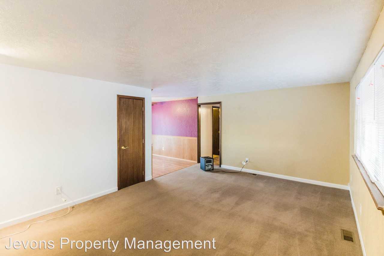 8807 W Chestnut Ave - Photo 2 of 13