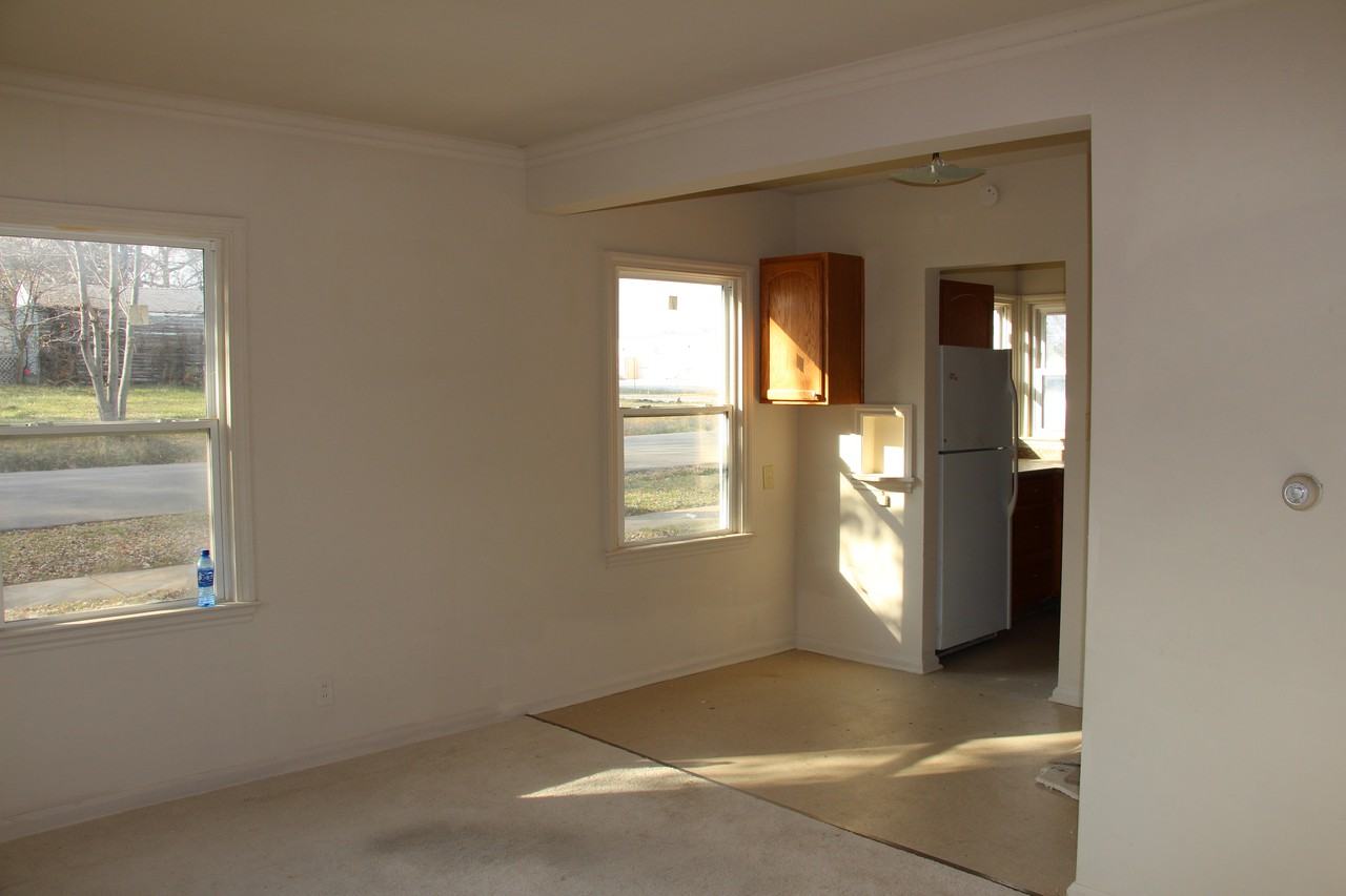 1713 Francis Ave - Photo 3 of 7