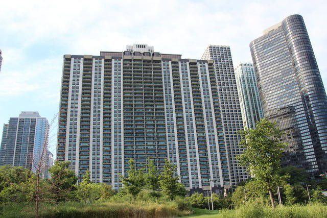 400 E Randolph St #901