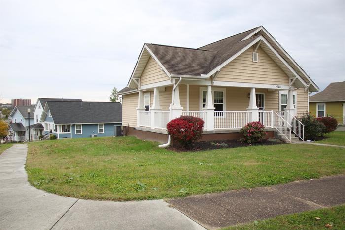 1012 Knoxville College Dr - Photo 3 of 28