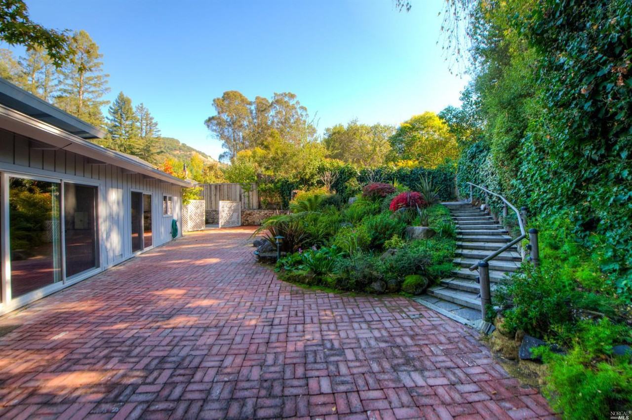 242 Locust Ave - Photo 3 of 29