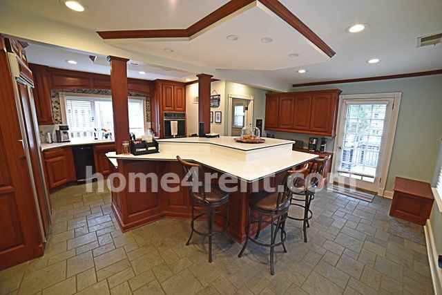 5925 Wornall Rd - Photo 3 of 11