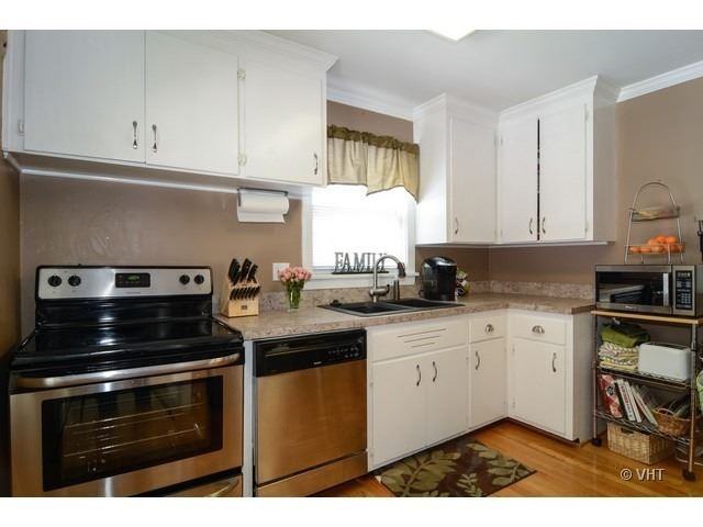 3S305 Gates Pl - Photo 3 of 13