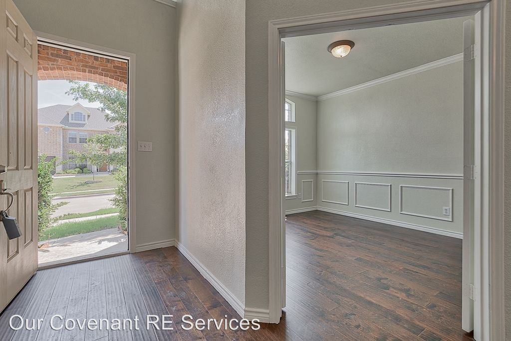 6043 Bee Balm Dr - Photo 3 of 33