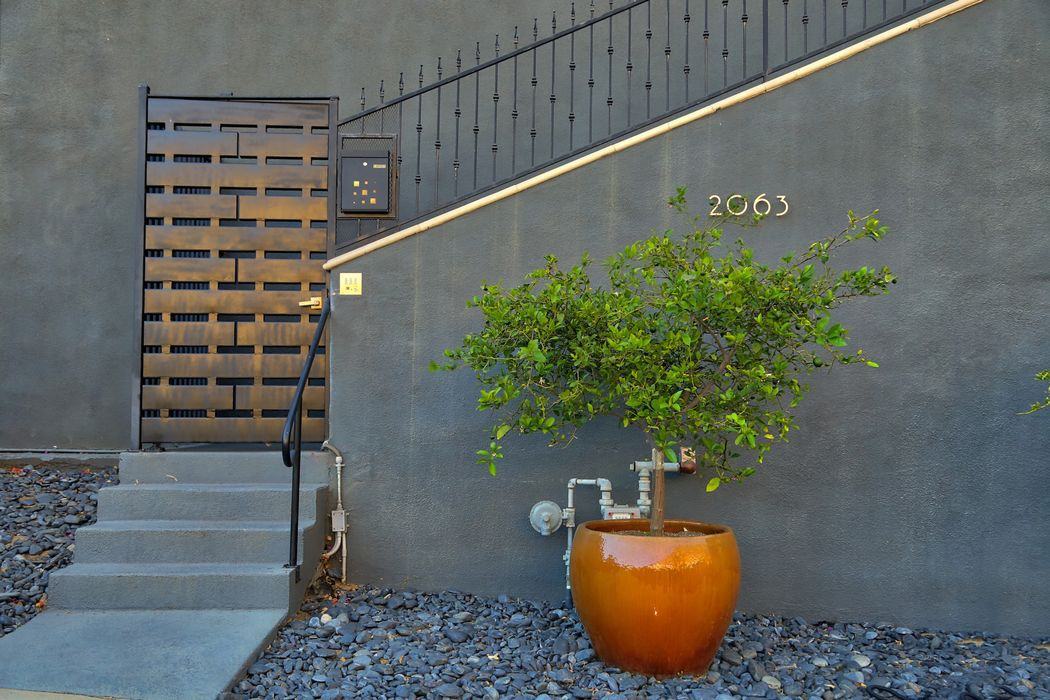 2063 Wattles Dr - Photo 2 of 42